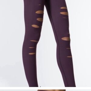 Alo yoga pants plum in color 😍